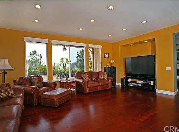 3rd image of 33 Southern Hills Dr