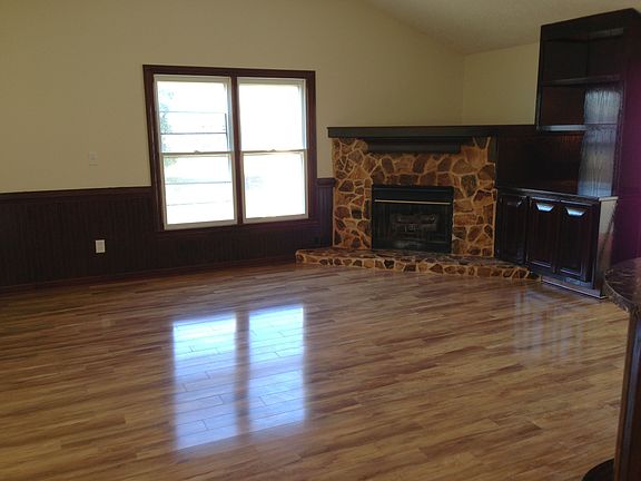 4th image of 40 Barron Dr