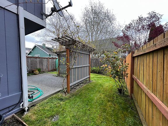 4th image of 19634 2nd Ave NE