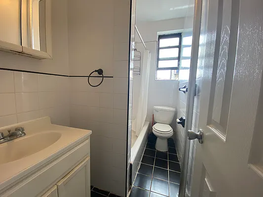 Rented by Lang Realty LLC | media 7