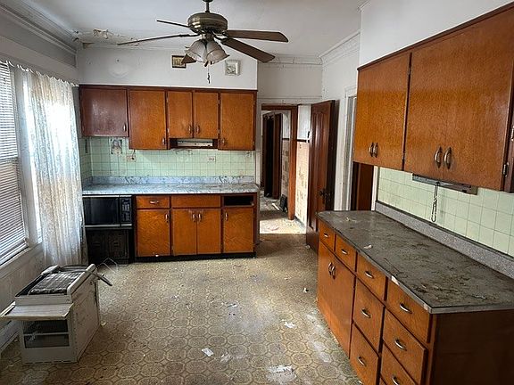 4th image of 3353 W 61st St