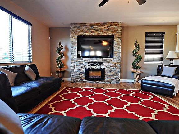 Large Family room adjacent and open to Kitchen/Dining Room.