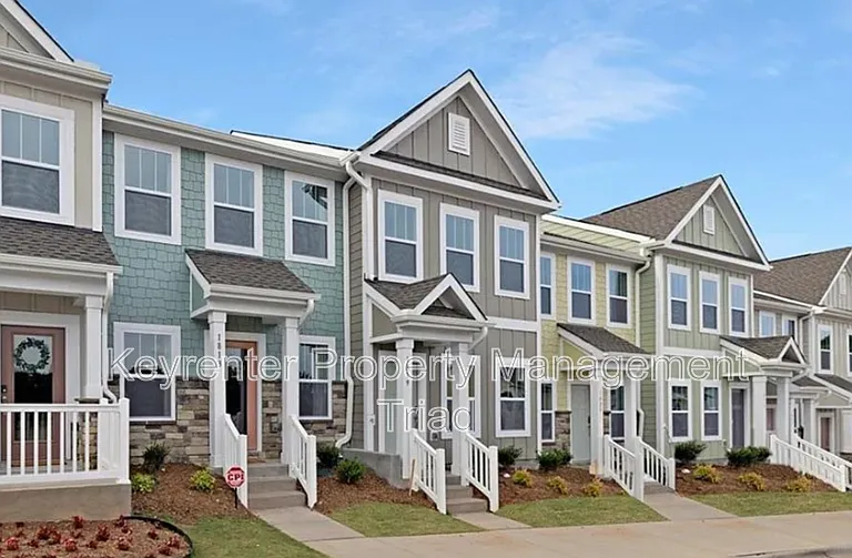1729 Granby Heights Dr — Photo 1