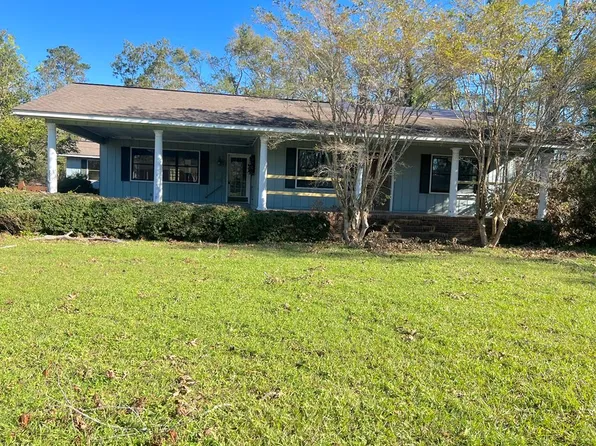 44 River St, Lumber City, GA 31549