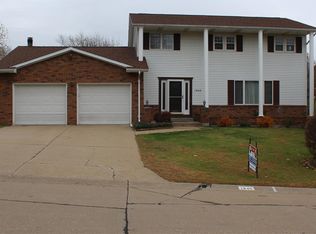 1845 Westminster Cir, Davenport, IA 52807