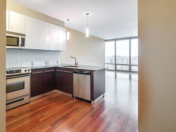 3rd image of 2101 Market St Unit 3108