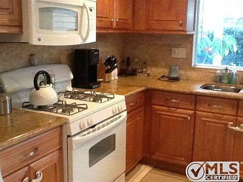 4th image of 12215 Crest Ave
