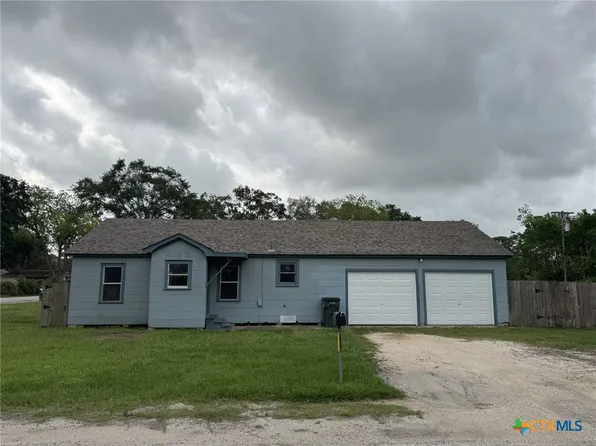 401 W 2nd St, El Campo, TX 77437