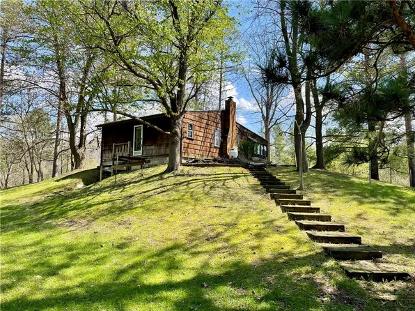 375 Log Cabin Rd, Victor, NY 14564
