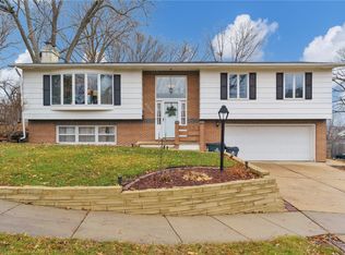 2042 Birchwood Dr NE, Cedar Rapids, IA 52402