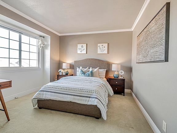 3rd image of 245 Bayview Cir