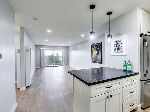 2nd image of 281 Macarthur Blvd #301