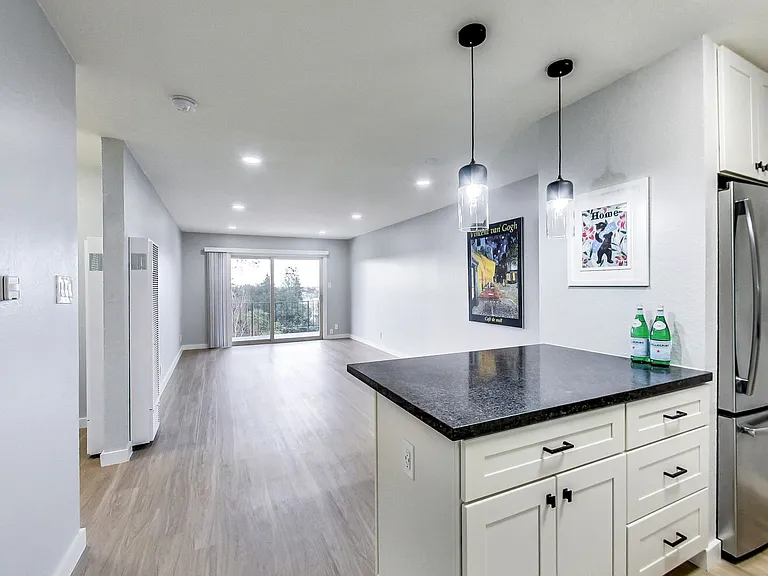 281 MACARTHUR Blvd — Photo 2