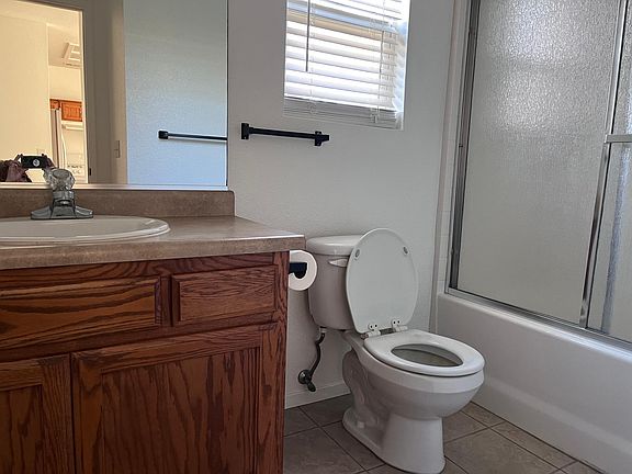 Guest bathroom - Shower & Tub combo