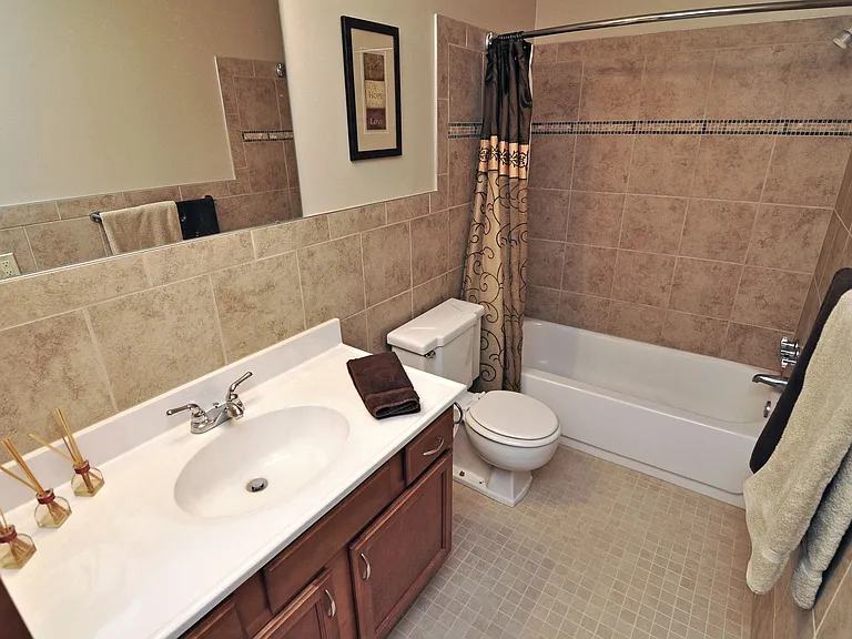Essex Green Apartments — Photo 7