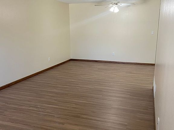 3rd image of 102 Inverness Dr