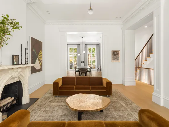 20 East 10th Street image 3 of 25