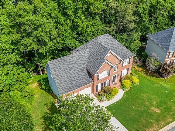 4th image of 131 Piedmont Ln
