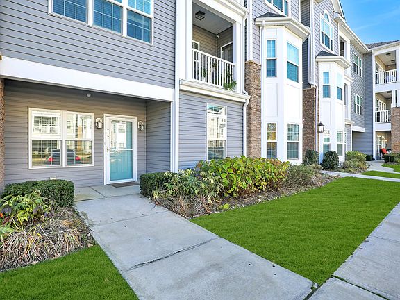 3rd image of 212 Clubhouse Cir #212