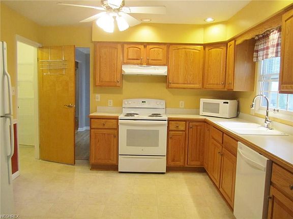 4th image of 372 Green Hill Dr