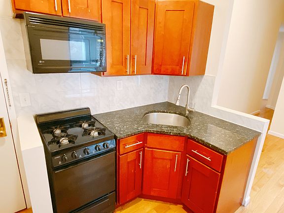 2nd image of 454 W 36th St #1RR