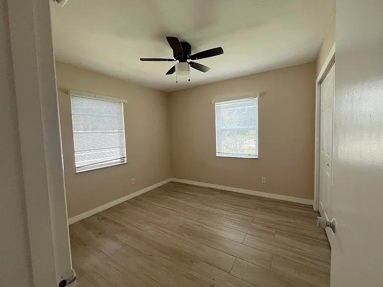 213 NE Prima Vista Blvd — Photo 8