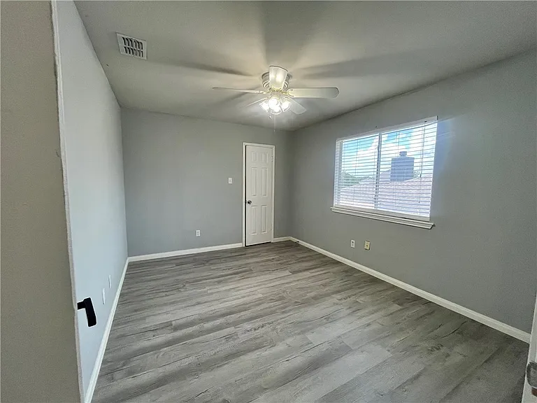 3034 Twin Creek Dr — Photo 13