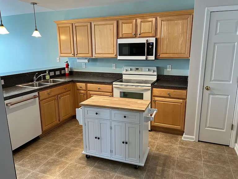 408 Moat Ct — Photo 4