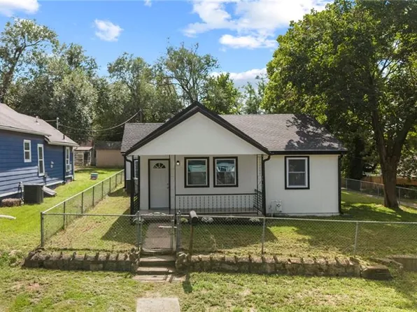 817 Pawnee St, Leavenworth, KS 66048