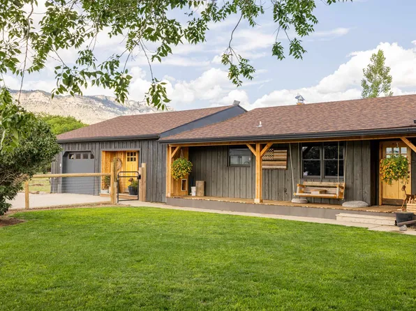 30 Carter Mountain Rd, Cody, WY 82414