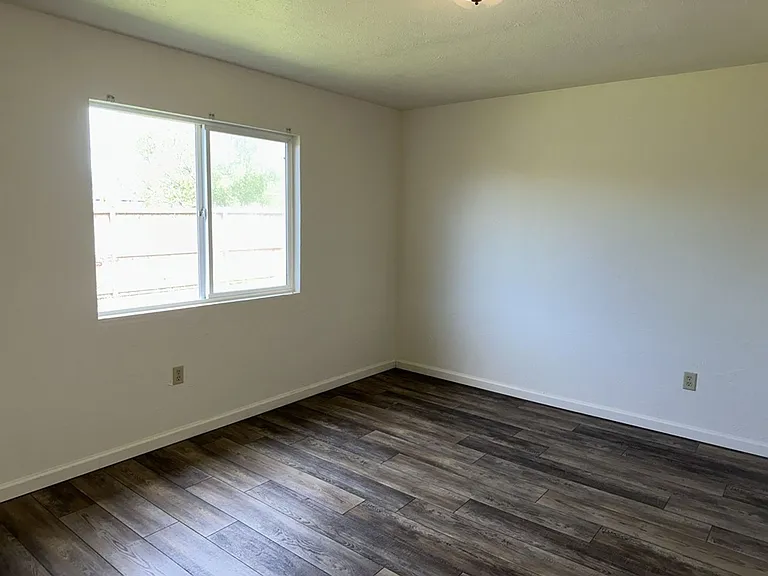 1640 Stromberg Ave — Photo 20