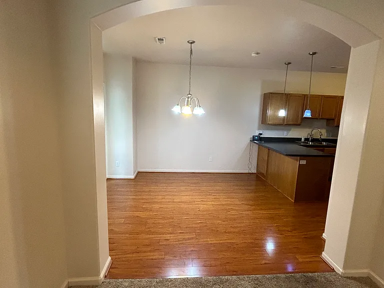 1394 W Stone Meadow Dr — Photo 3