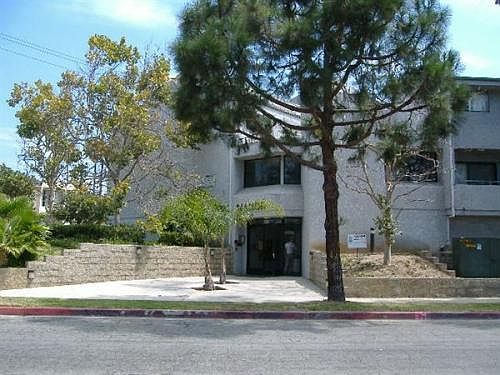 2nd image of 300 W Hyde Park Blvd APT 10