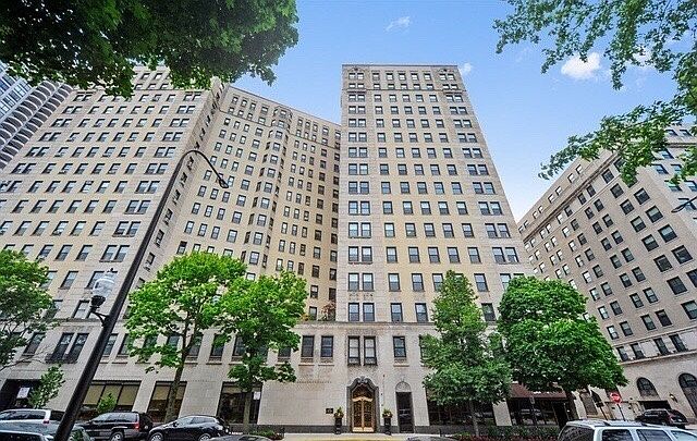 1st image of 2052 N Lincoln Park W APT 414
