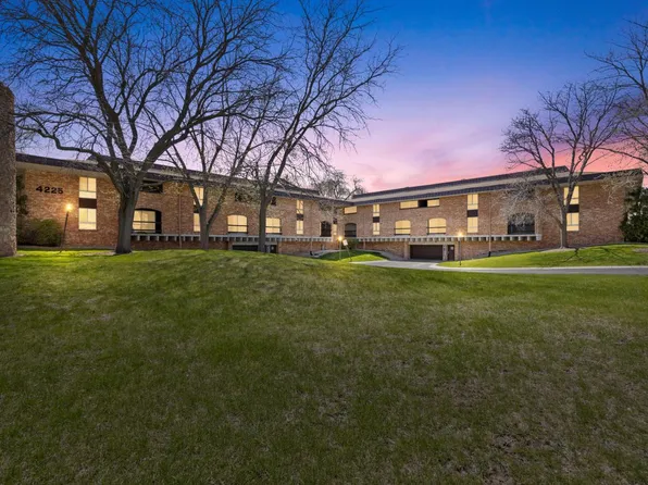 4225 West Rivers Edge CIRCLE #21, Brown Deer, WI 53209