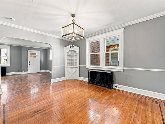 4th image of 203 Barrett St