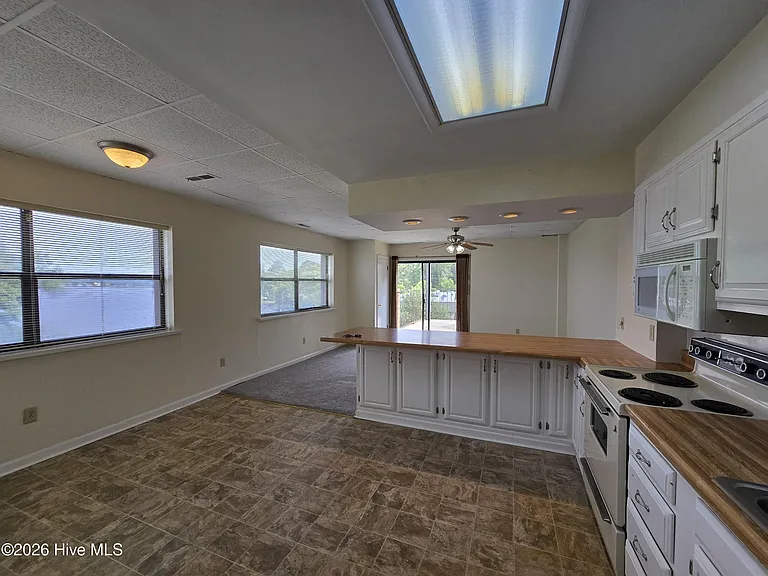 1221 Riverside Ave #404 — Photo 2