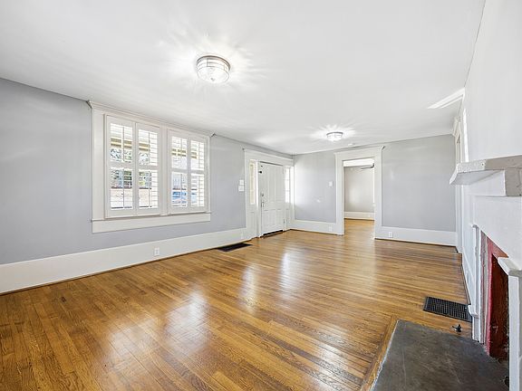 4th image of 209 W Shadburn Ave