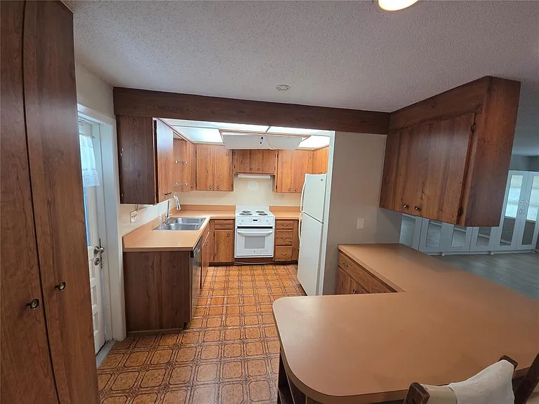 4136 S Lockwood Ridge Rd — Photo 8