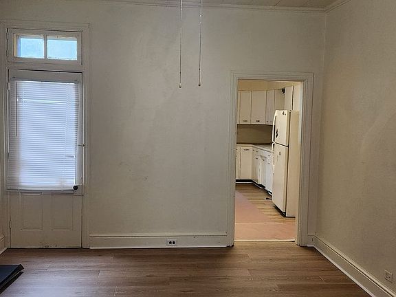 3rd image of 582 W King St