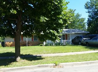 322 Stratford Cir, Streamwood, IL