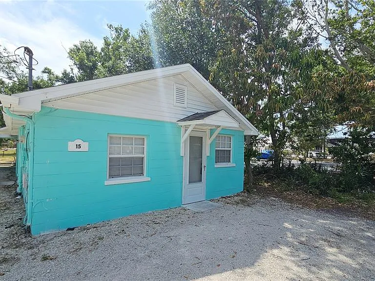 15 Mango St — Photo 3