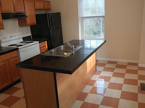 stove, fridge and dishwasher (in island)