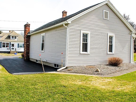 3rd image of 409 Pleasantview Ave