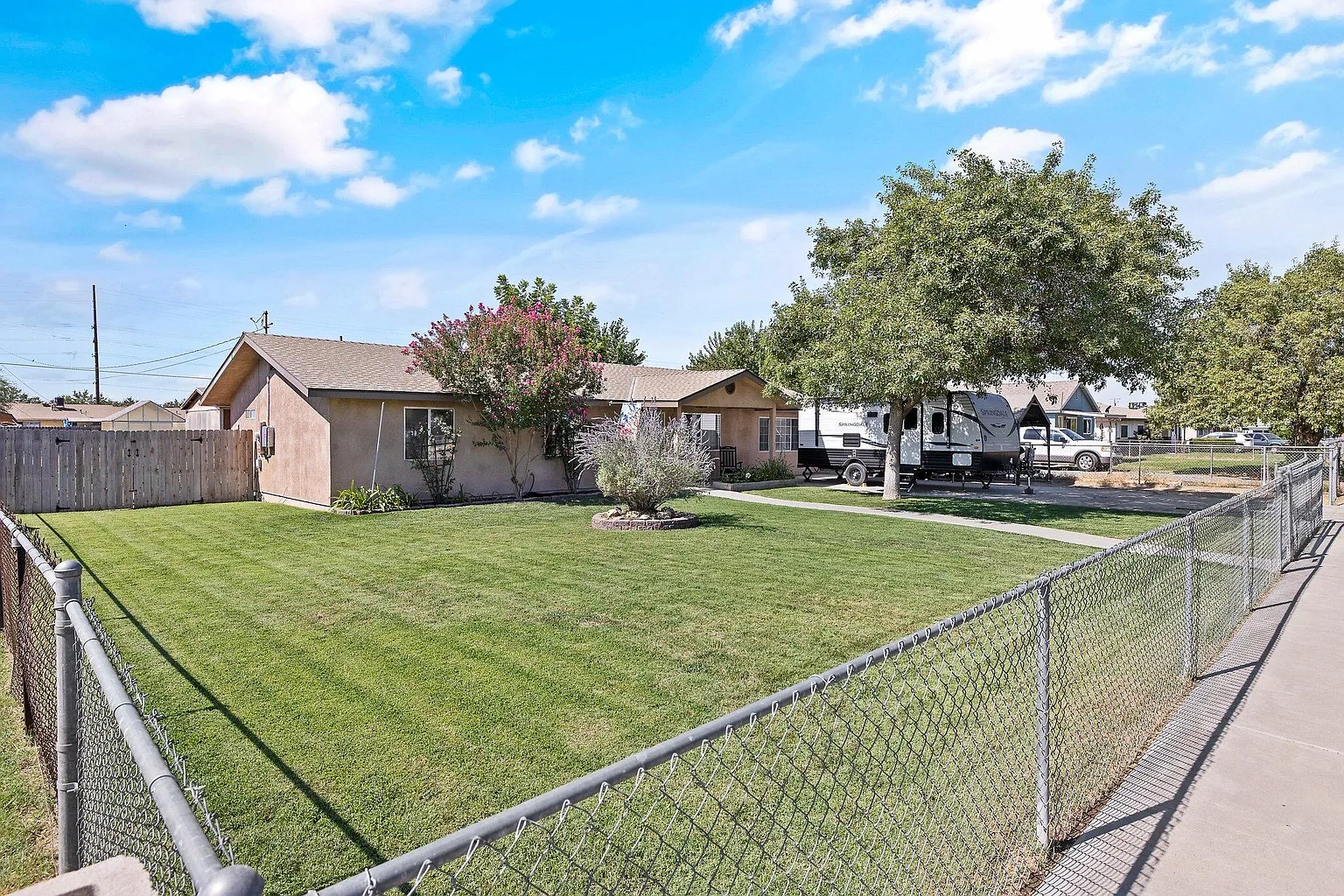 561 W Bradbury Avenue photo 1
