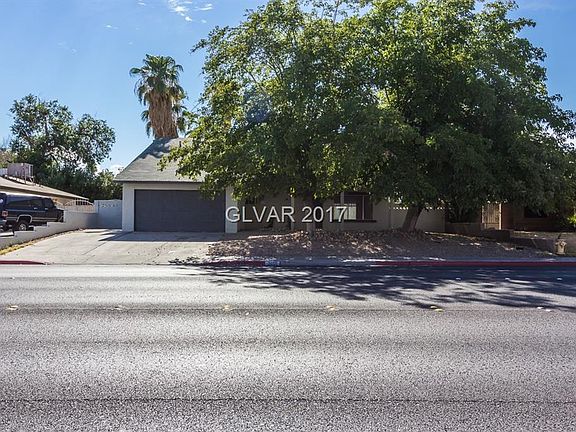 3rd image of 3055 McLeod Dr