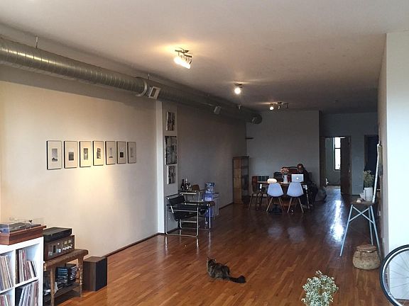 3rd image of 1391 N Milwaukee Ave #300