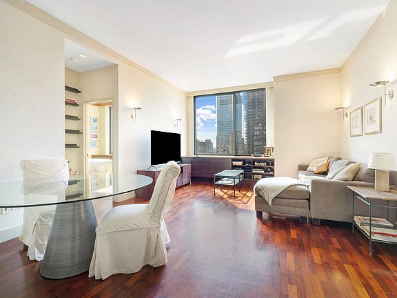2nd image of 111 W 67th St APT 25B