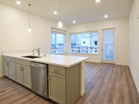 4th image of 314 Llano De Los Robles Ave #8