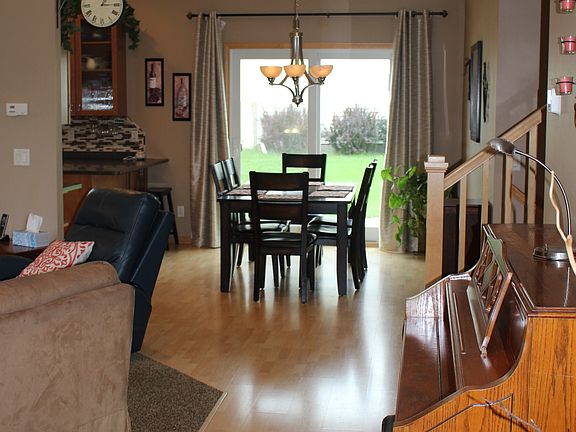 4th image of 100 Ella Ct